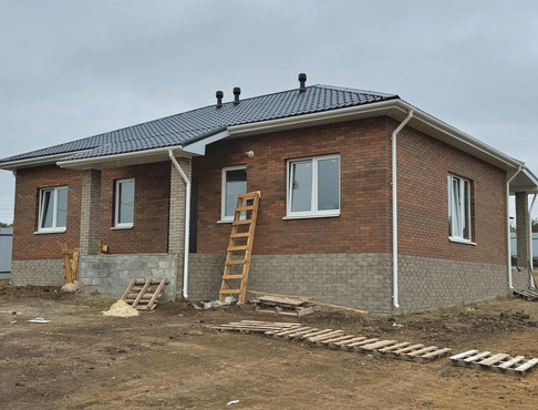 Кирпичный дом в Шагаровке