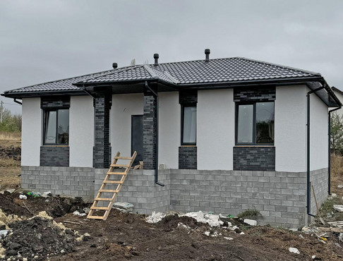 Дом из газоблока и комбинированной отделкой в Таврово